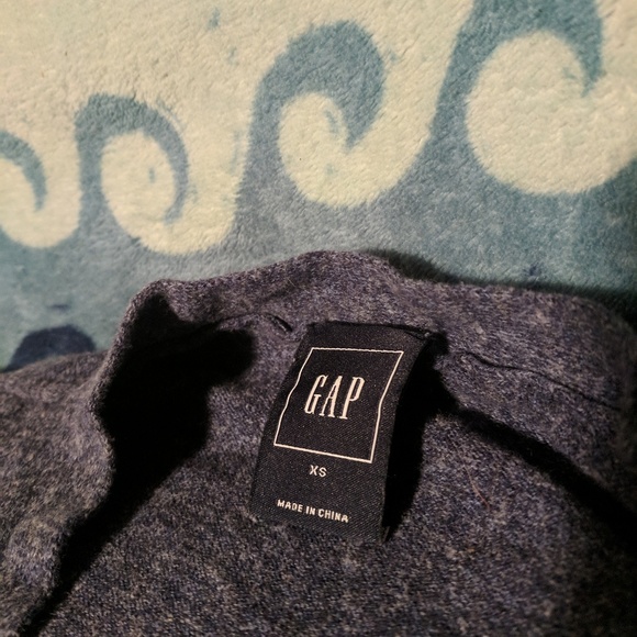 GAP button up cardigan w/pockets - Picture 3 of 5